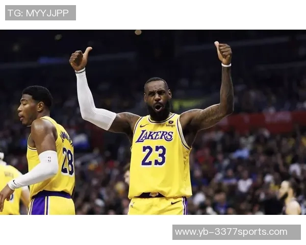 詹姆斯生涯总助攻数达13744次距离超越保罗仅差42次